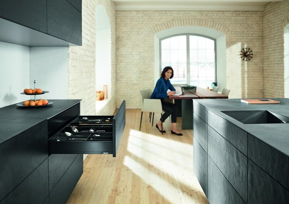 Ящик LEGRABOX pure TIP-ON BLUMOTION (высота N 66,5, глубина 450 мм, до 40 кг), терра-черный